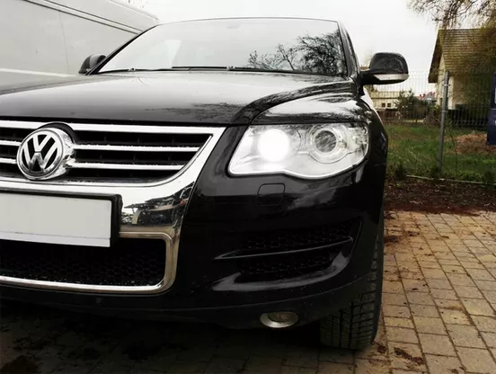 DRL - wygląd w reflektorze samochodu